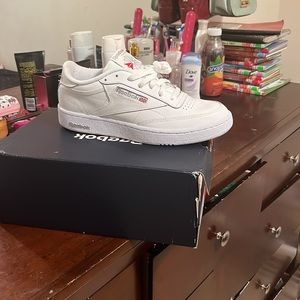 Only been worn once still new